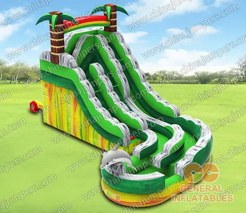 Curved water slide